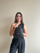 Cargar imagen en el visor de la galería, Mochila Michael Kors Jaycee Small  - Black