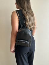 Cargar imagen en el visor de la galería, Mochila Michael Kors Jaycee Small  - Black