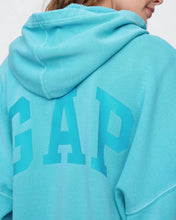 Cargar imagen en el visor de la galería, Polerón Gap Relaxed Mini-Logo Cropped Hoddie - Aquarius Blue