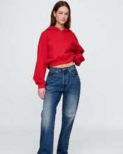Cargar imagen en el visor de la galería, Poleron Gap VintageSoft Arch Logo Cropped Hoddie - Tomate Sauce Red