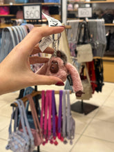 Cargar imagen en el visor de la galería, Llavero Kipling Baby Monkey - Soft Blush