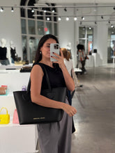 Cargar imagen en el visor de la galería, Tote Marc Jacobs On Your Marc - Black