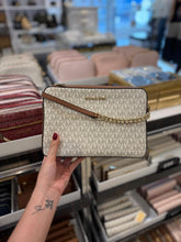 Cargar imagen en el visor de la galería, Crossbody Michael Kors Large East West - Vanilla