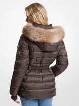 Cargar imagen en el visor de la galería, Chaqueta Michael Kors acolchada - Chocolate Logo