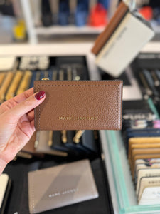 Tarjetero Marc Jacobs Top Zip Wristlet - Argan Oil