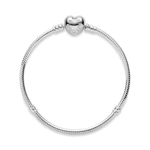 Cargar imagen en el visor de la galería, Pulsera Pandora Moments - Broche Corazón