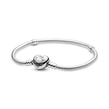 Cargar imagen en el visor de la galería, Pulsera Pandora Moments - Broche Corazón