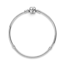 Cargar imagen en el visor de la galería, Pulsera Pandora Moments - Broche Barril